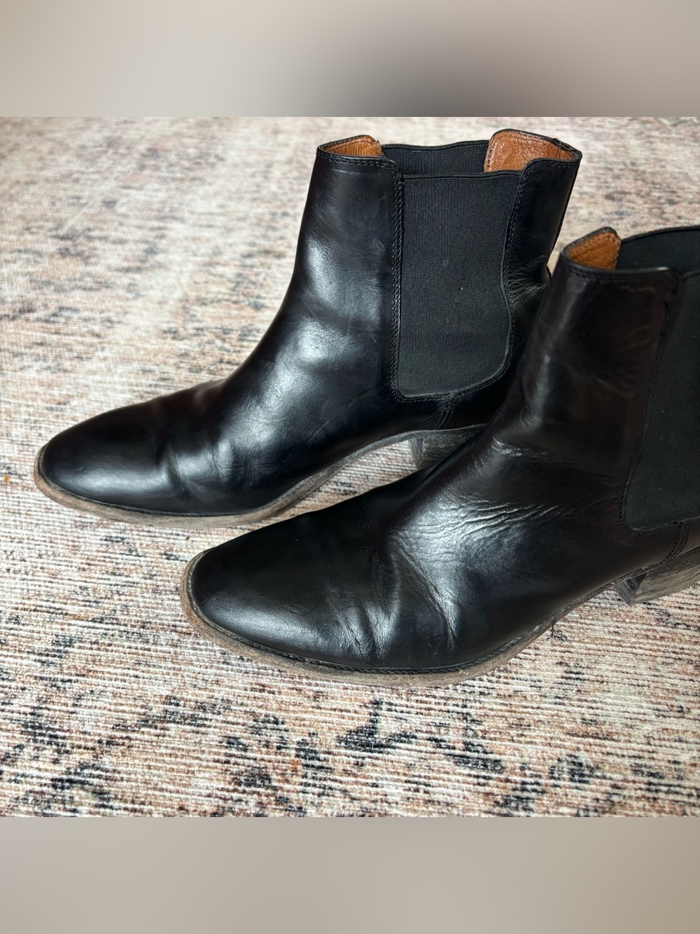 Frye Dara Chelsea ankle boot